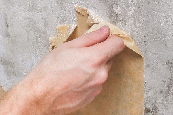 Як швидко зняти зі стін старі шпалери: ефективні способи та корисні поради