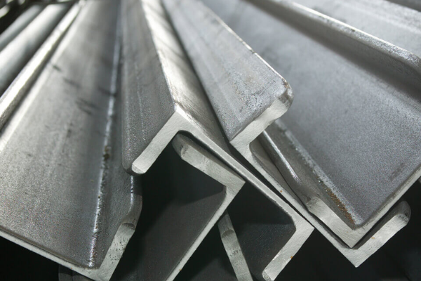 Як правильно вибрати швелер: роль, види, розміри та застосування