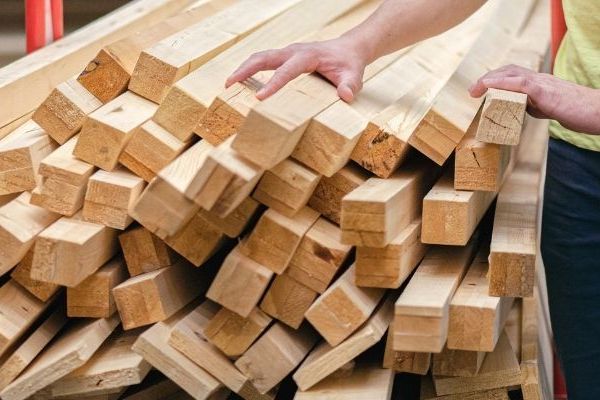 Деревянный брус: виды, сферы применения, размеры и цены