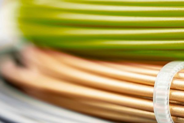 Яка різниця між кабелем і проводом