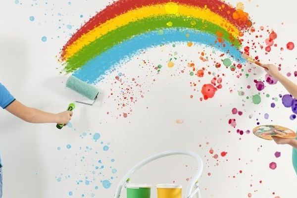 Розпис стін у дитячій кімнаті: створюємо затишний і чарівний простір