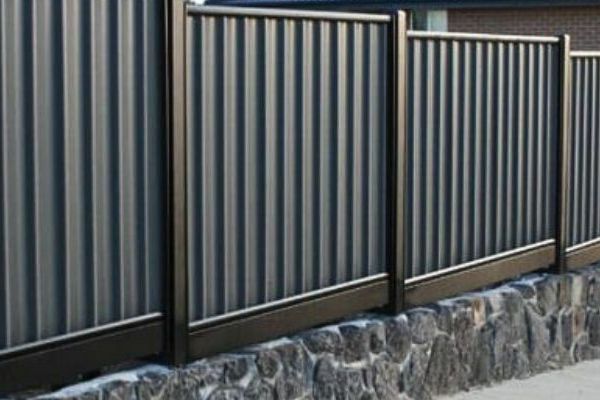 Як обрати профнастил для огорожі