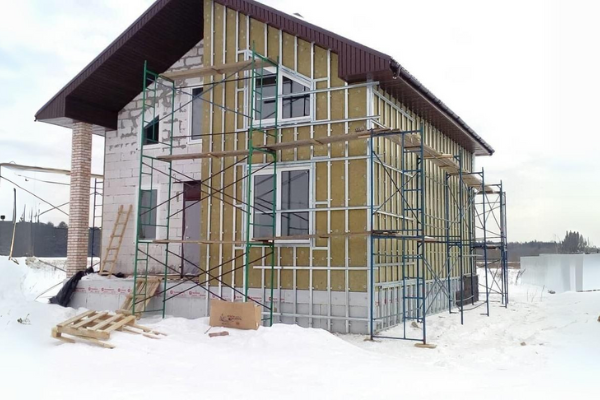 Чи можна утеплювати фасад взимку?