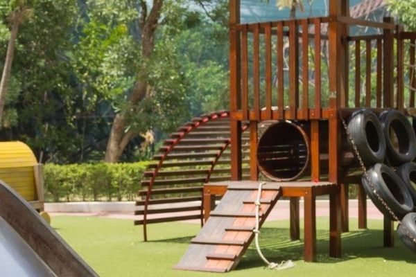 Дитячий майданчик власноруч: від ідеї до втілення