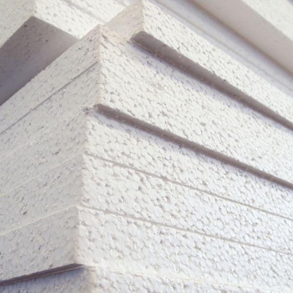 Чим утеплити фасад: мінеральна вата чи пінопласт?