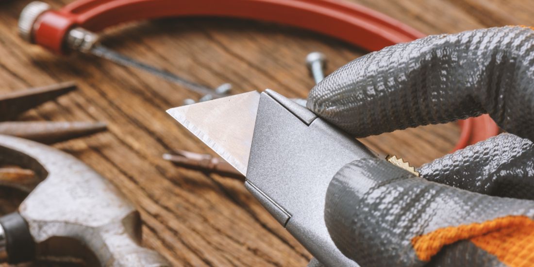 Будівельний ніж – маленький помічник в будівництві