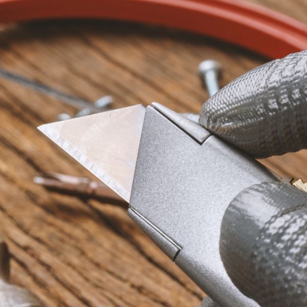 Будівельний ніж – маленький помічник в будівництві