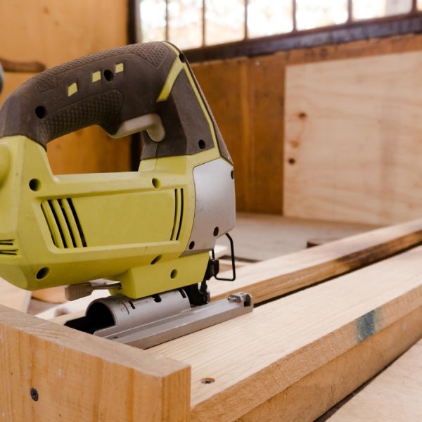 Топ бюджетних електролобзиків: Рейтинг недорогих та надійних моделей