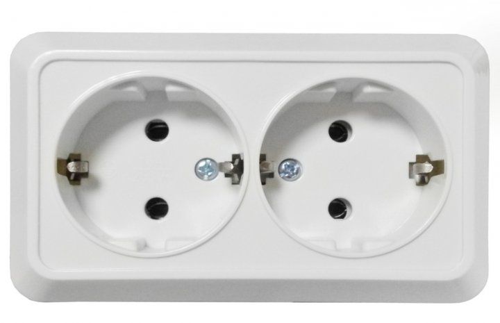 Розетка подвійна з заземленням накладна біла