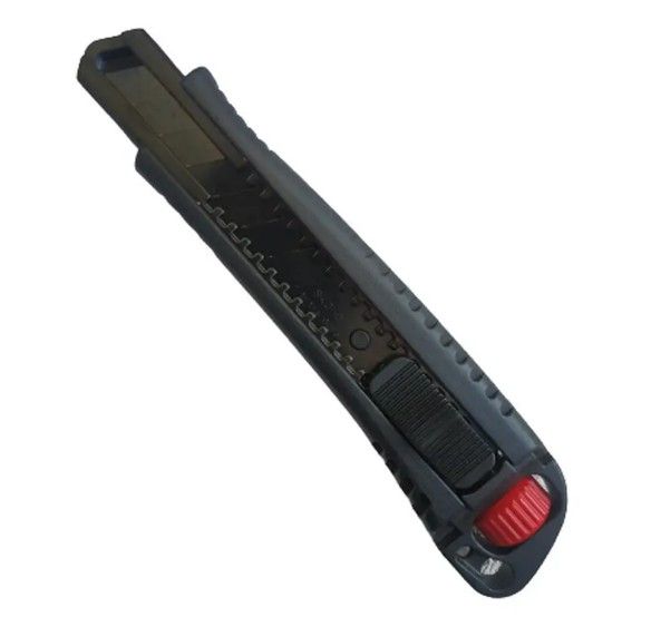 Ніж металевий посилений, 18 мм, сегментоване лезо, навантаження 60 кг, HAISSER