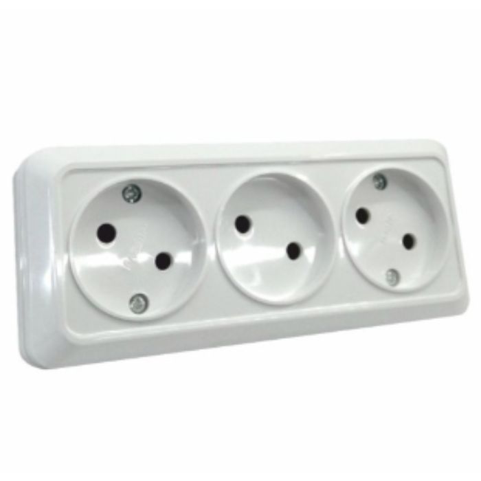 Розетка потрійна без заземлення накладна Титан біла