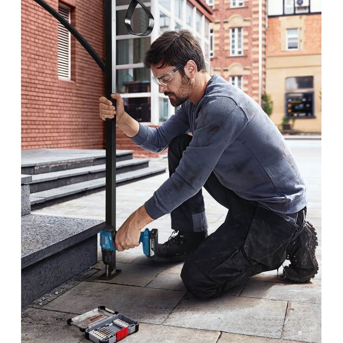 Аккумуляторная дрель-шуруповерт Bosch GSR 185-LI Professional (18 В, 2х2 А*ч, 50 Н*м) (06019K3000)