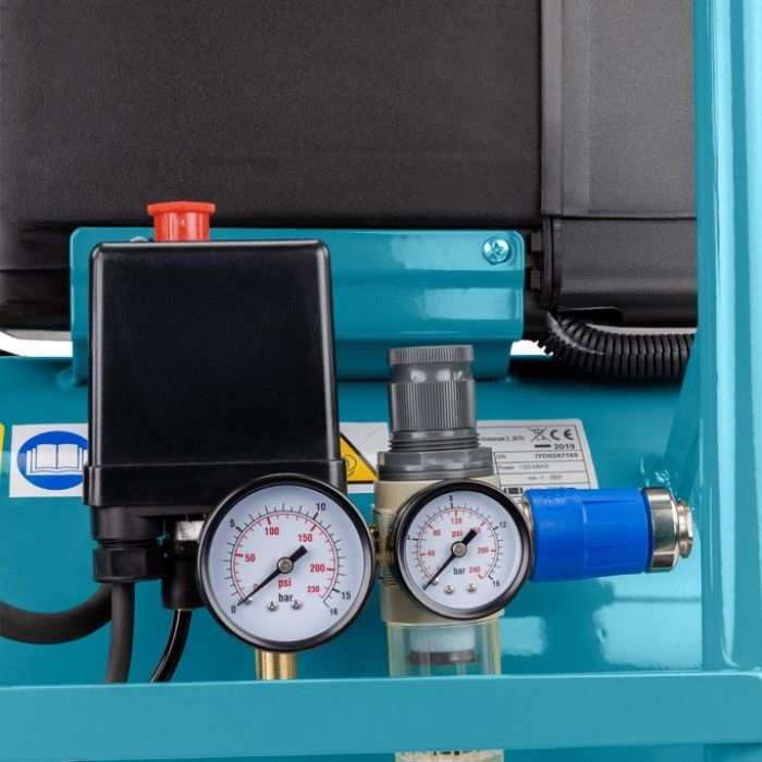 Безоливний компресор Makita AC1300 (2.1 кВт, 240 л/хв, 20 л)