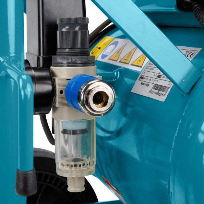 Безоливний компресор Makita AC1300 (2.1 кВт, 240 л/хв, 20 л)