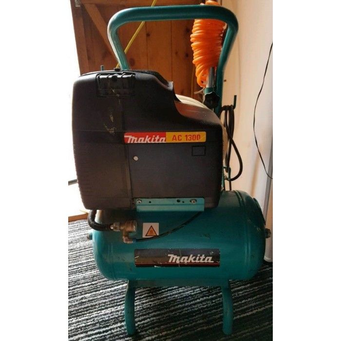 Безоливний компресор Makita AC1300 (2.1 кВт, 240 л/хв, 20 л)