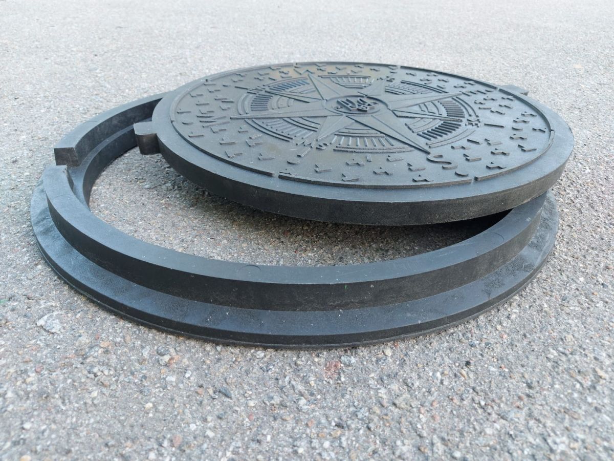 Люк садовый полимерпесчаный канализационный "УКРАИНА" черный, 17 кг, d=735 мм (1,5т)