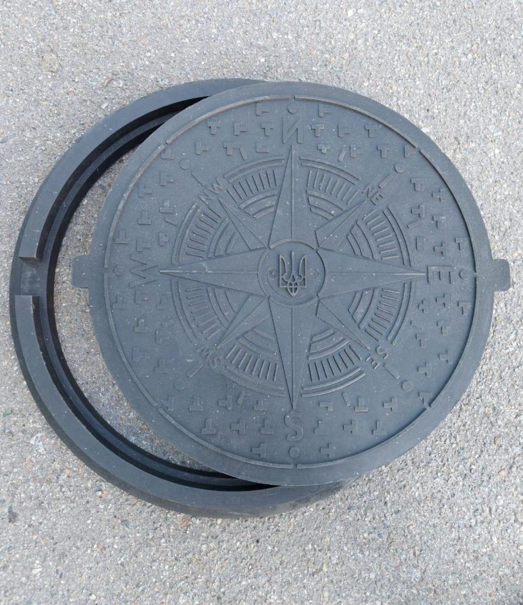 Люк садовый полимерпесчаный канализационный "УКРАИНА" черный, 17 кг, d=735 мм (1,5т)