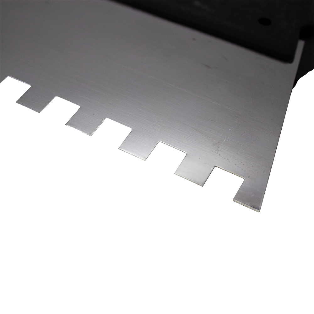 Шпатель малярный нержавеющий Yoshimoto с пластмассовой ручкой, 250 мм, зуб 8*8 мм