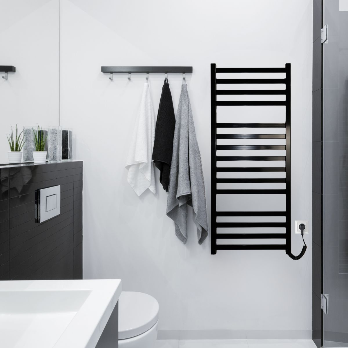 Рушникосушарка електрична Carino RICARDO з кнопкою Чорний глянець 1190*490