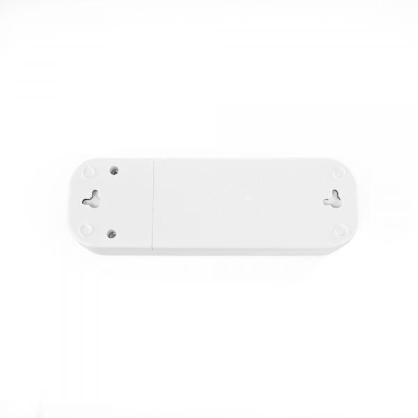 Колодка удлинителя 3п з/з с кнопкой, белая TITANUM STANDARD